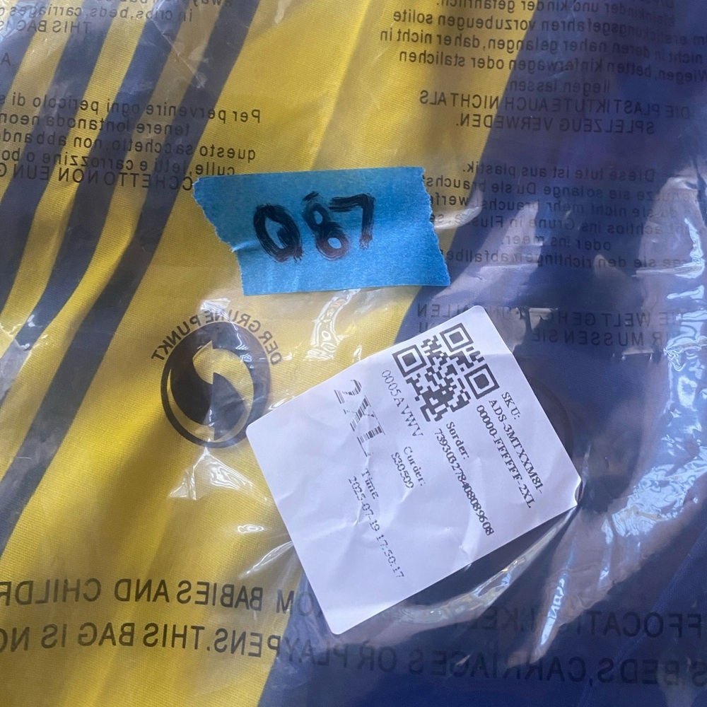 NWOT Michigan Wolverines Button-down 2XL Q87‎ - Picture 3 of 3
